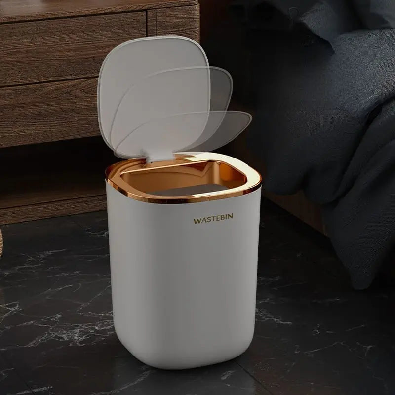 Poubelle automatique colorée pour salle de bain et cuisine.