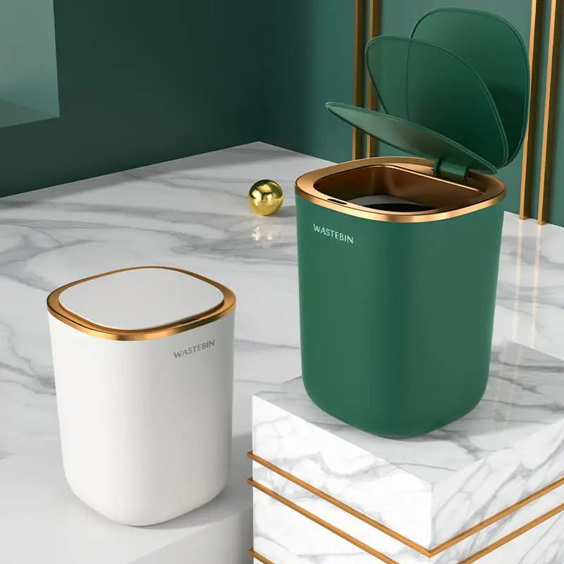 Poubelle automatique colorée pour salle de bain et cuisine.