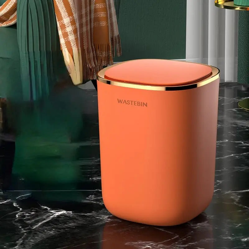 Poubelle automatique colorée pour salle de bain et cuisine.